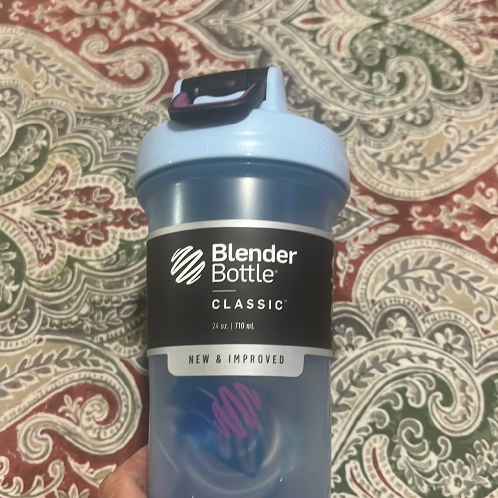 NWT Blender Bottle